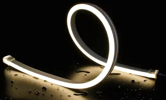 O le a le ese'esega i le va o le ta'ita'i ta'ita'i ma le fa'aogaina o le neon flex?