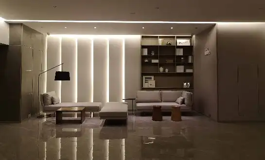 Чӣ тавр ман метавонам чароғи рахи LED-ро ба манбаи барқи худ пайваст кунам?